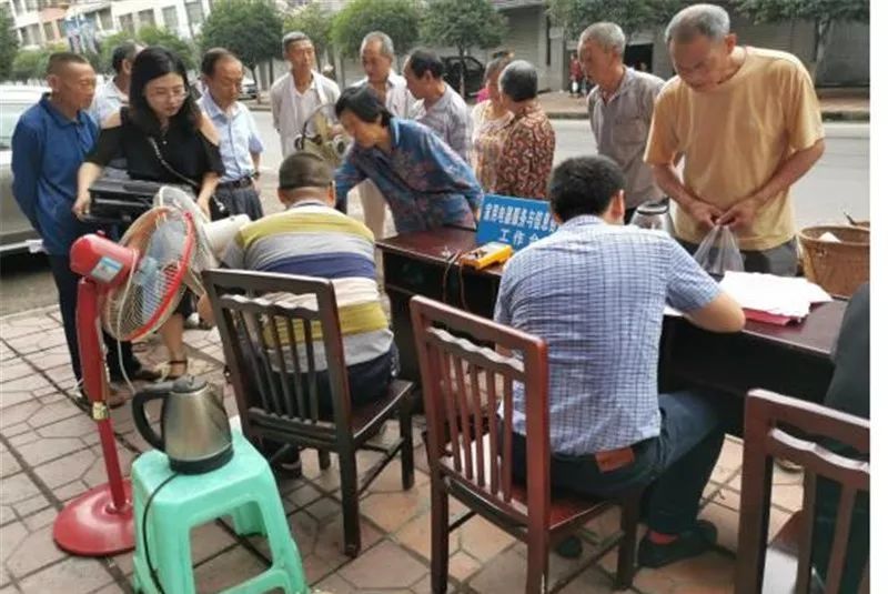 宣漢職業中專學校赴下八鎮開展信息技術咨詢服務，助力精準脫貧攻堅